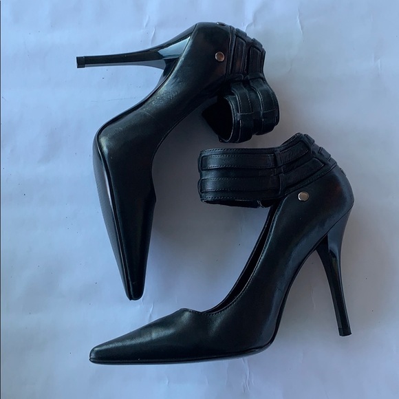 GUESS black strapped heels - Picture 2 of 3